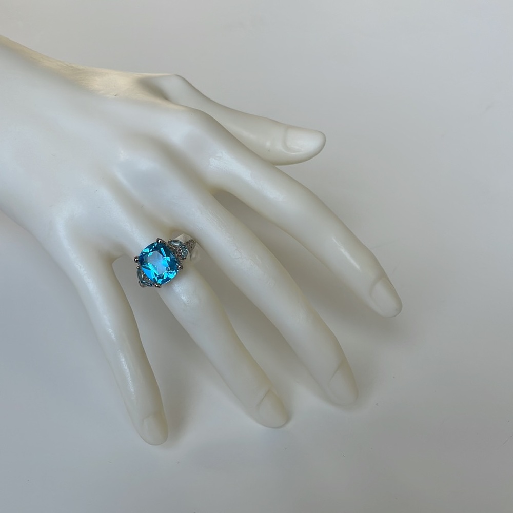 NWOT Blue Topaz Ring 5 ct. t.w. & White Topaz 1/4 ct. - Picture 6 of 11